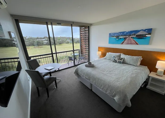 Coastal Cove Suite - With Heated Pool Near Hot Springs & Golf